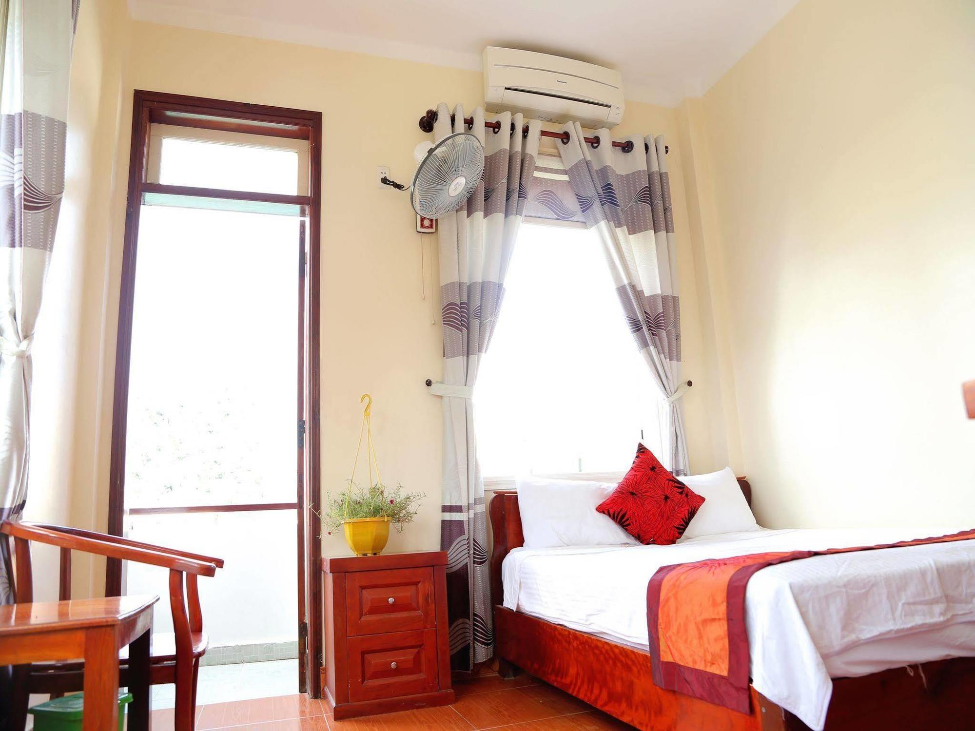 Thien Thanh Hotel Phong Nha Esterno foto